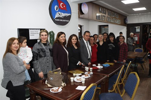 Varlıklarıyla bize güç veren kadınlarımızın her zaman hizmetindeyiz!